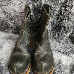 Women’s Platform Boot in Dark Gray with Contrast Stitching